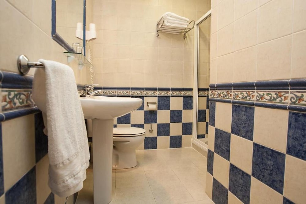 Double Room - Photo 9