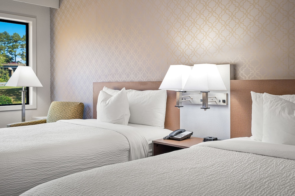 Standard Room, 2 Queen Beds photo 2