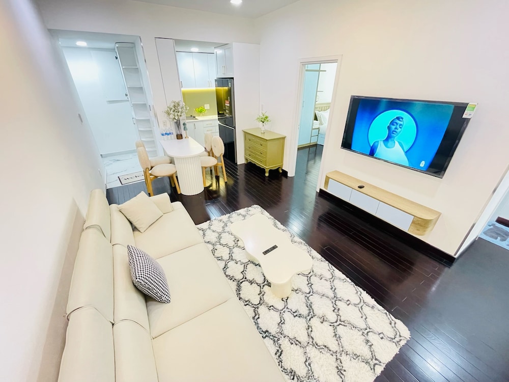Deluxe Condo, City View photo 1