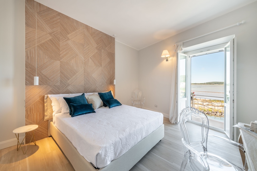 Deluxe Suite, Balcony, Canal View