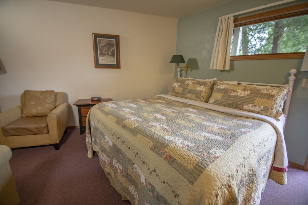 Deluxe Room, 1 King Bed With Sofa Bed (Lodge First Floor) photo 1