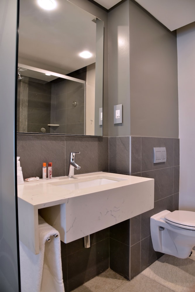 Double Room, Non Smoking - Photo 10