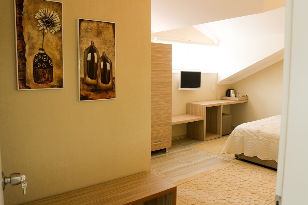 Big Double Rooms At Attic photo 3
