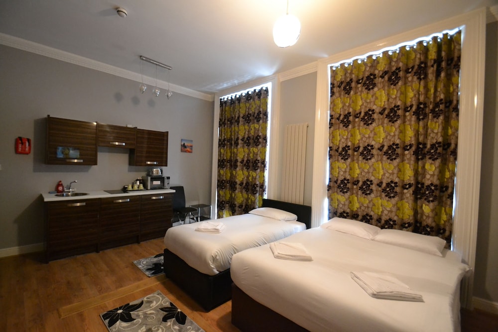Standard Studio (1 Double and 1 Single Bed) photo 1