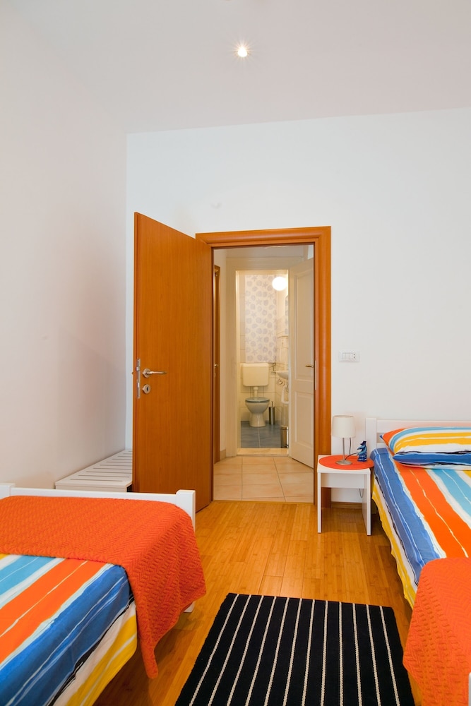 Apartment, 2 Bedrooms - Photo 3