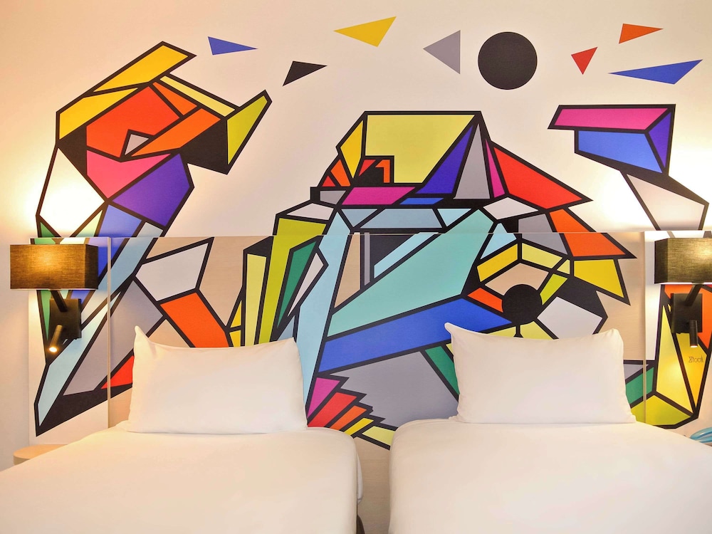 Standard Room, 2 Twin Beds thumbnail 5