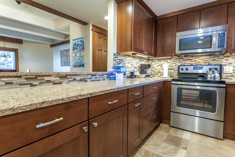 Condo, 2 Bedrooms, 2 Bathrooms - Photo 8