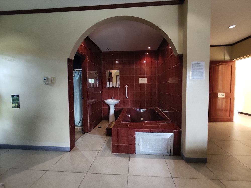 Jacuzzi Suite - Photo 4