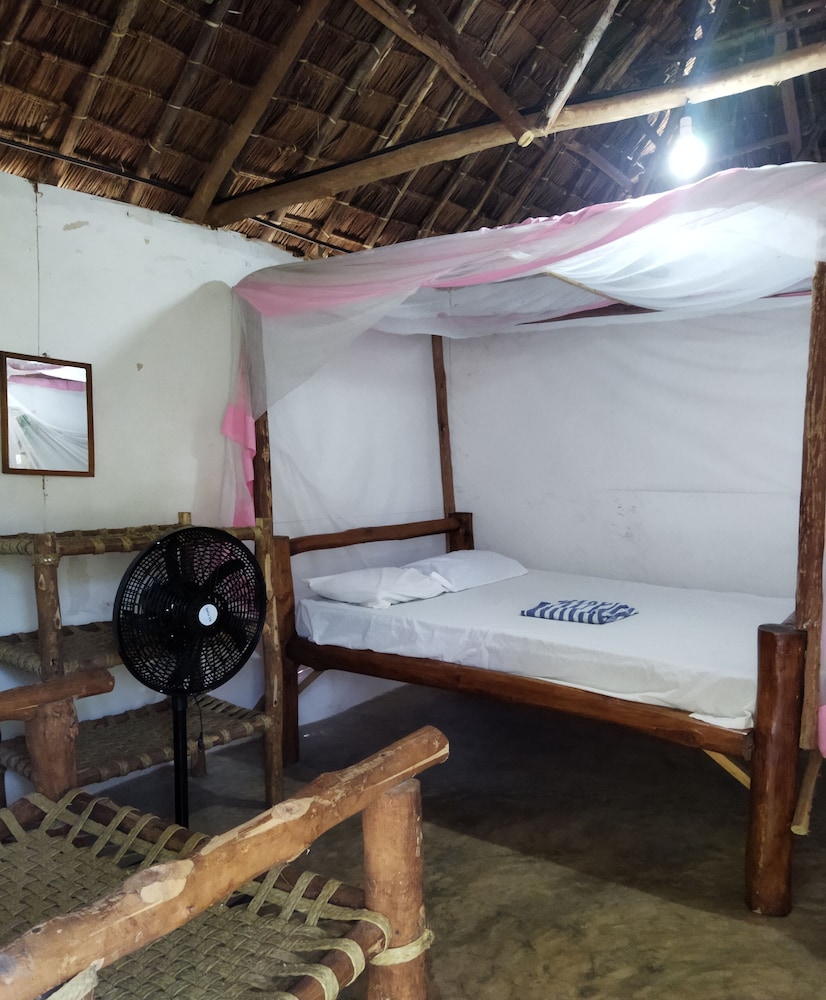 Standard Double Room, Private Bathroom (Bush) photo 3
