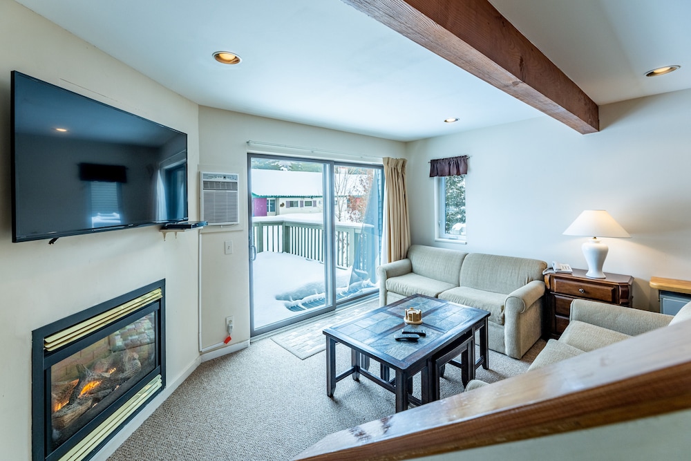 Premium Condo, 4 Bedrooms, Kitchen