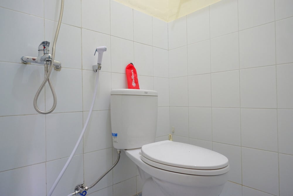Double Room (RedDoorz) - Photo 6