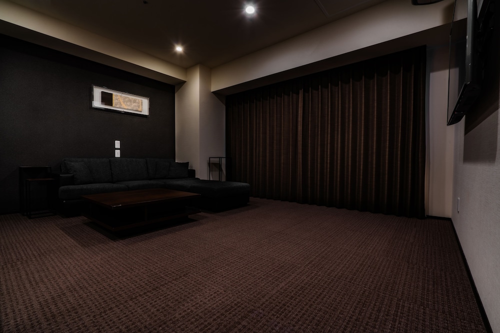 Premium Penthouse, 1 Queen Bed, Hot Tub, City View