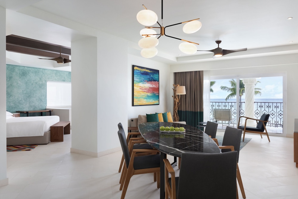 One-bedroom Suite Oceanfront - 1 King Bed