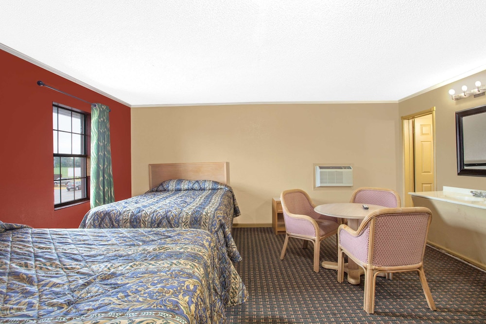 Room, 2 Double Beds photo 3