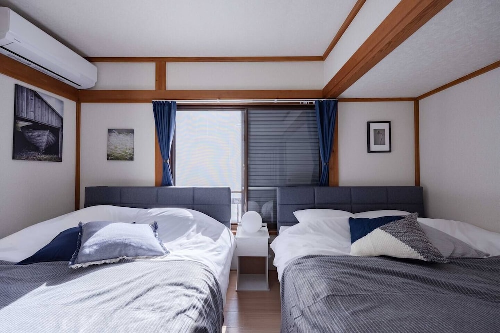 Basic House photo 2