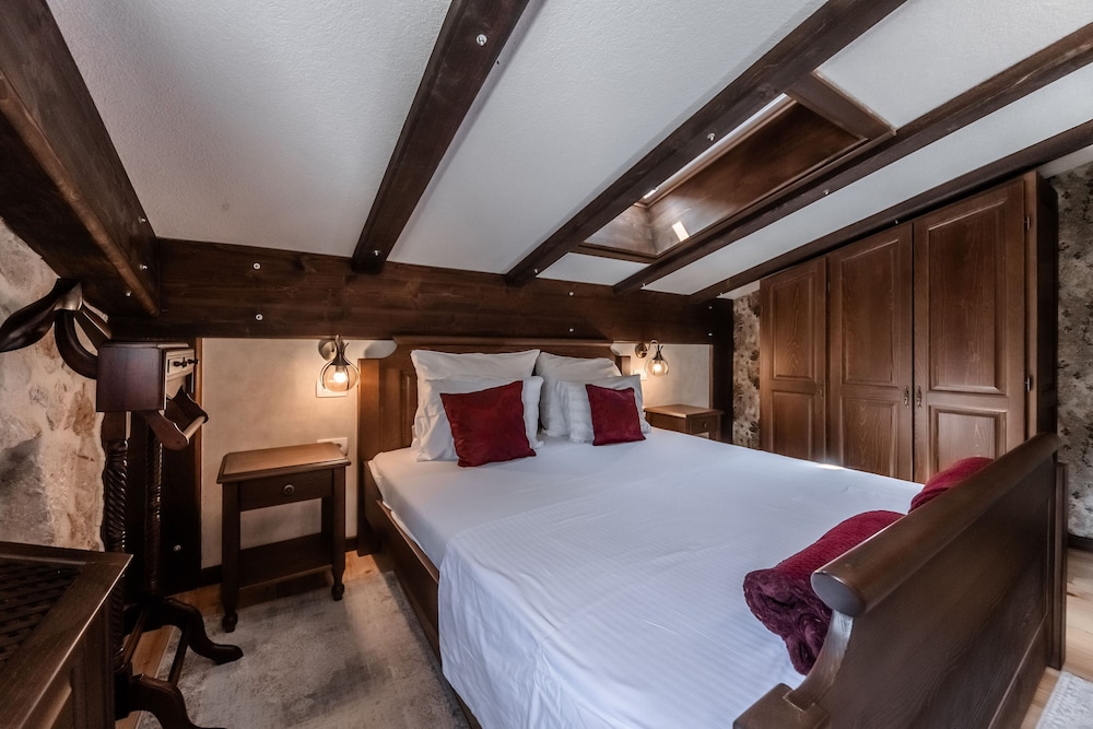 Superior Room, Multiple Beds, Non Smoking, Mountain View