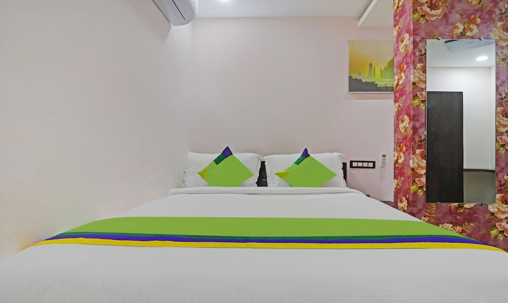 Deluxe Room - Photo 9