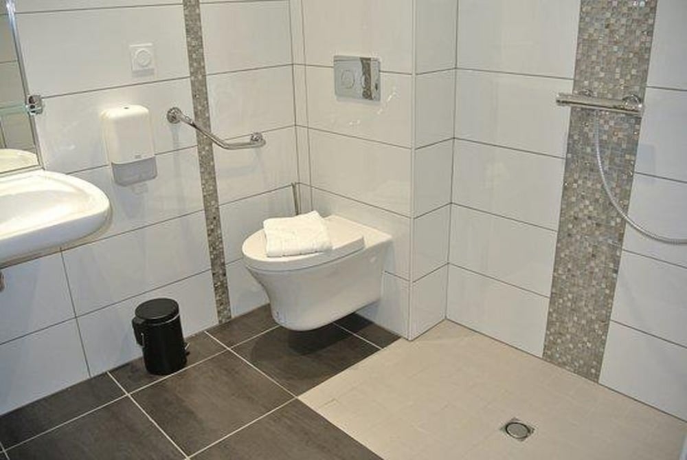 Triple Room, 3 Twin Beds photo 3