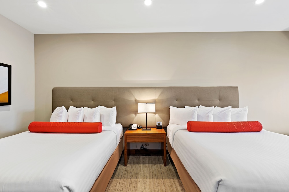 Standard Room, 2 Queen Beds photo 2