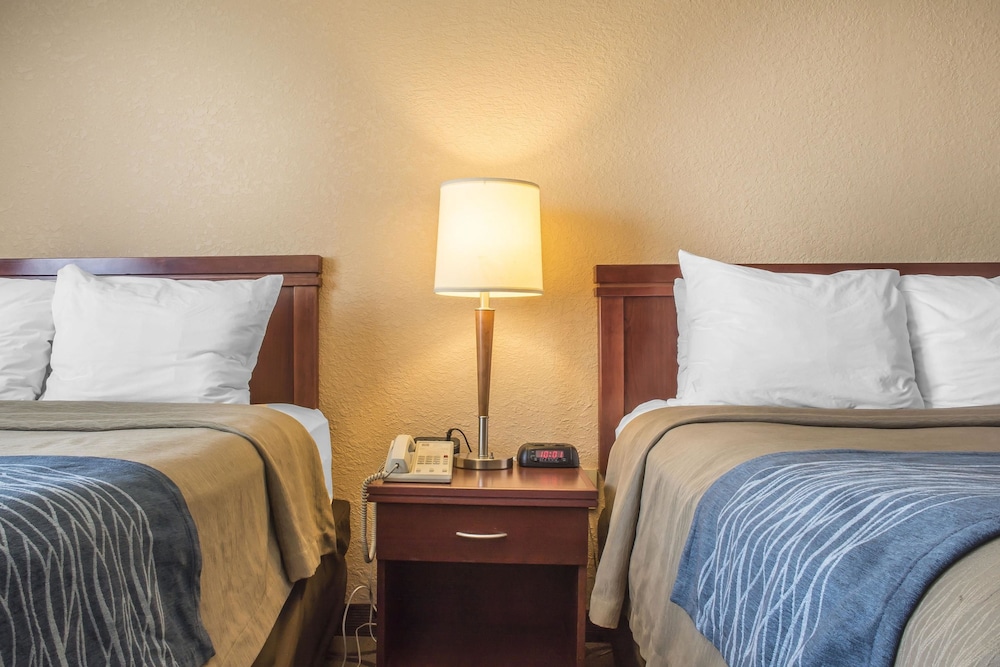 Standard Double Room, 2 Double Beds, Non Smoking - Photo 6