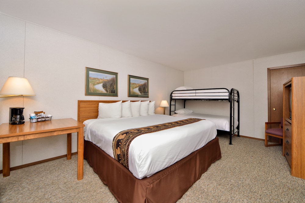 Economy Room, Multiple Beds, Refrigerator & Microwave, River View photo 2