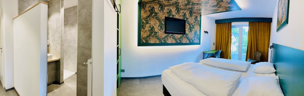 Superior Double Room, 2 Twin Beds, Balcony, Garden View