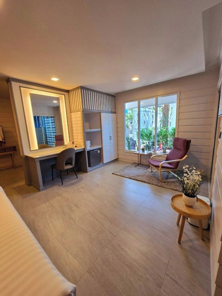 Royal Suite with Garden View - Photo 9