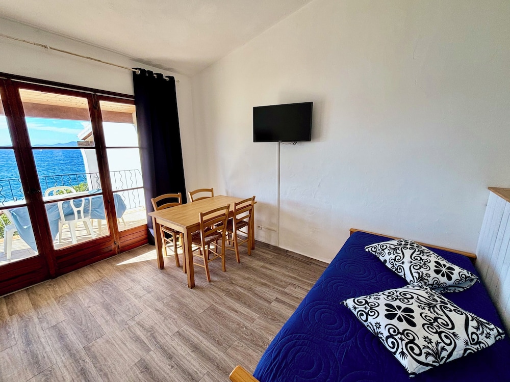 Basic Apartment - Photo 3