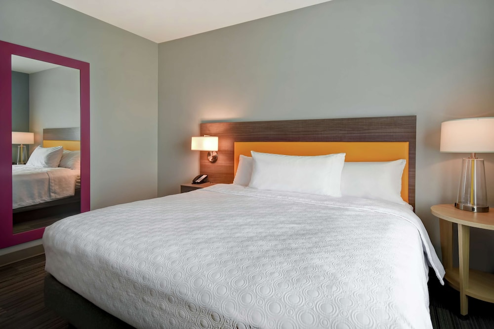 Suite, 1 King Bed, Accessible (Roll-In Shower) - Photo 2