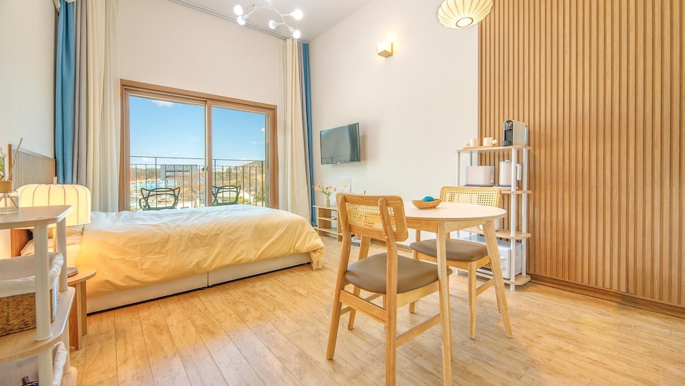 Basic Room, 1 Bedroom (201 lake)