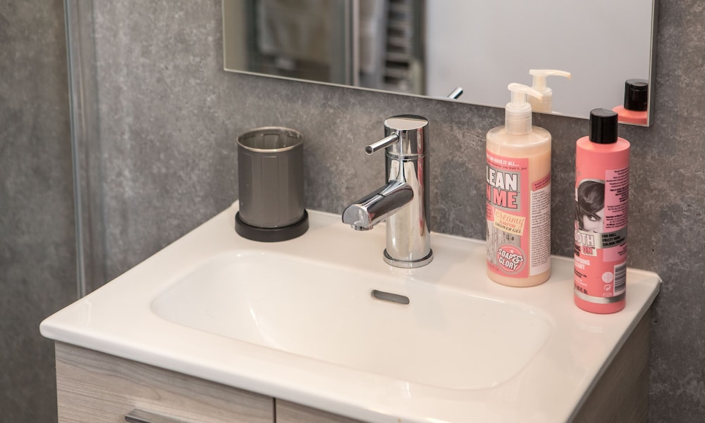 Premier Studio, Ensuite (Studio 2 - Dewi) photo 3