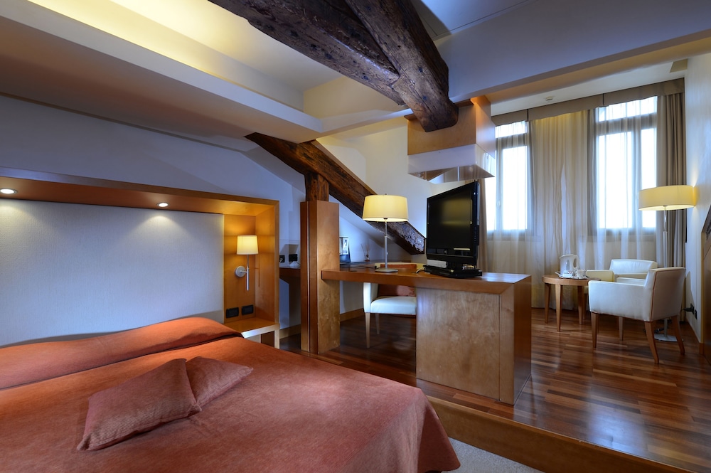 Room (selected at check-in) photo 2