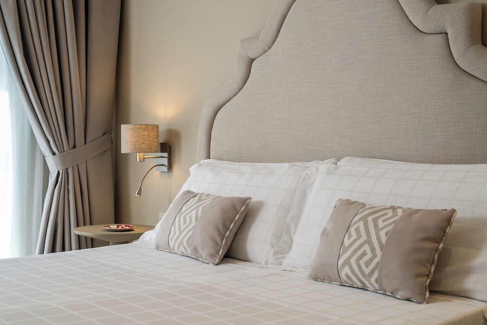 Deluxe Double Room - Photo 14