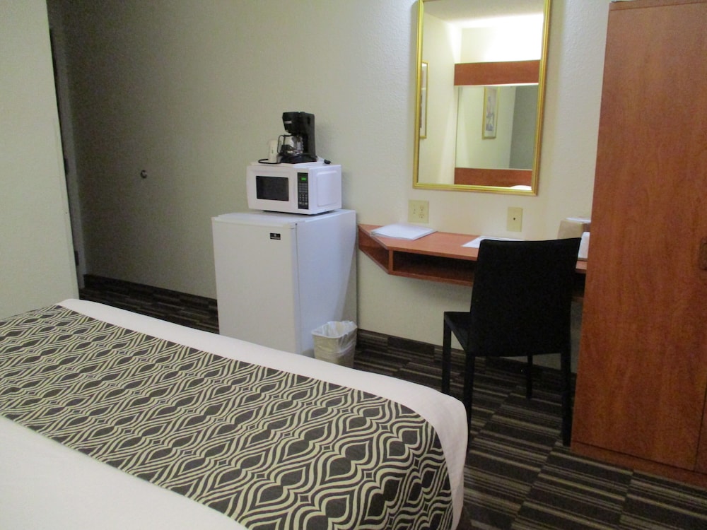 Standard Room, 1 Queen Bed - Photo 10