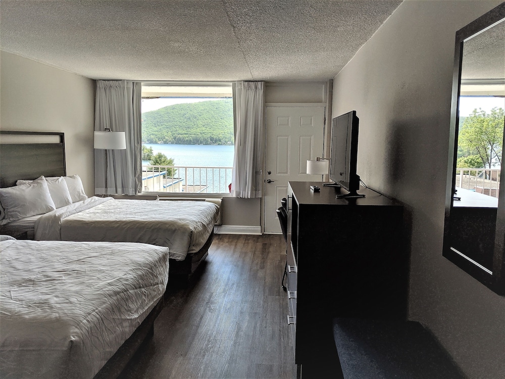 Room, 2 Queen Beds, Lake View