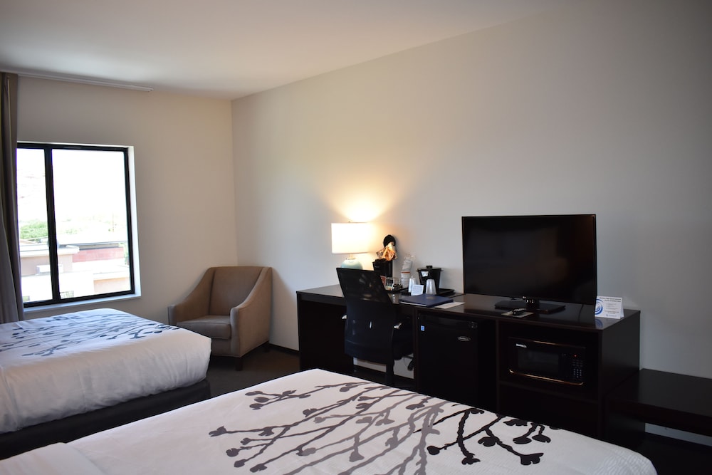 Standard Room, 2 Queen Beds, Non Smoking photo 3