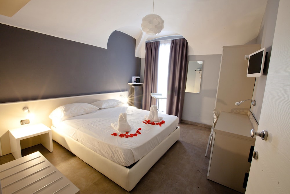 Basic Double Room photo 3