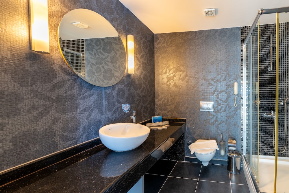 King Suite Sea View with Jacuzzi thumbnail 5