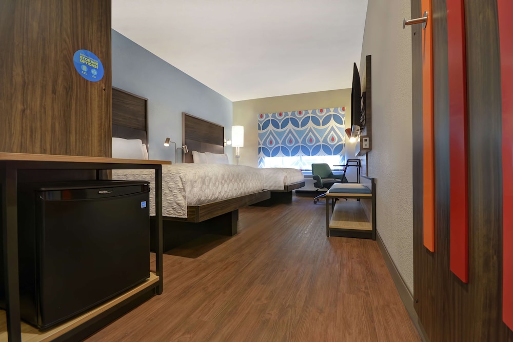 Room, 2 Queen Beds, Accessible, Bathtub - Photo 1