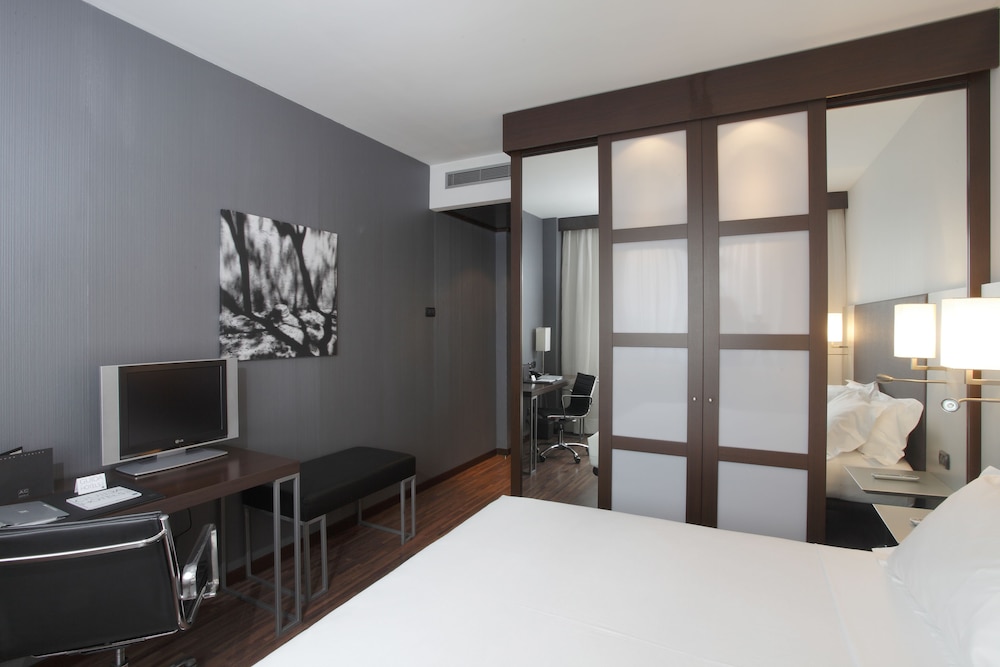 Standard Room, 1 King Bed - Photo 7