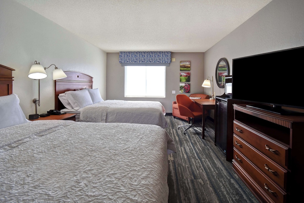 Room, 2 Queen Beds, Non Smoking (Drinks/Snacks) - Photo 3