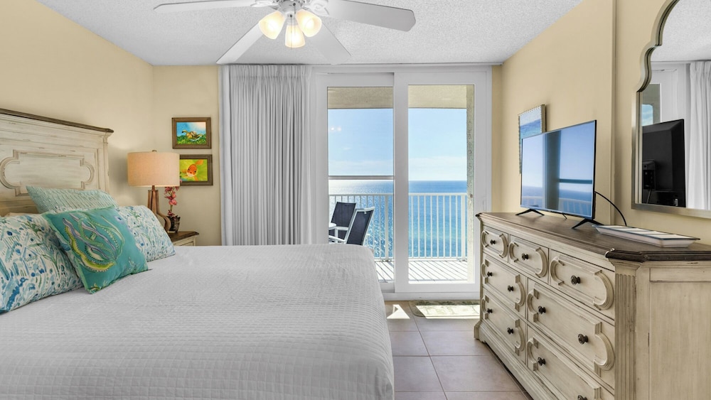 公寓,多个床位,露台,海景 (BeachCrest 1203)