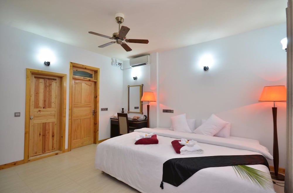 Deluxe King Room photo 3