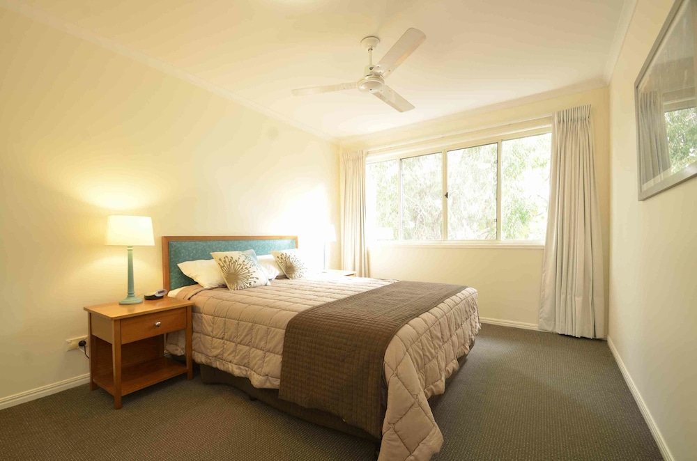 Three Bedroom Townhouse - Photo 1