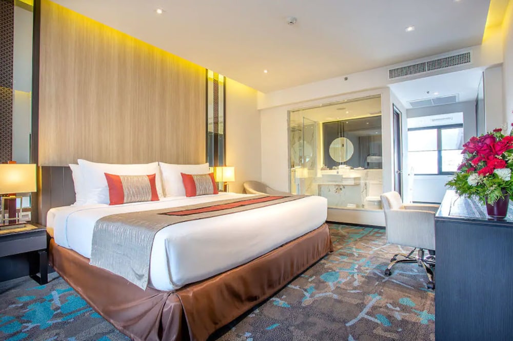 Corner Suite photo 1