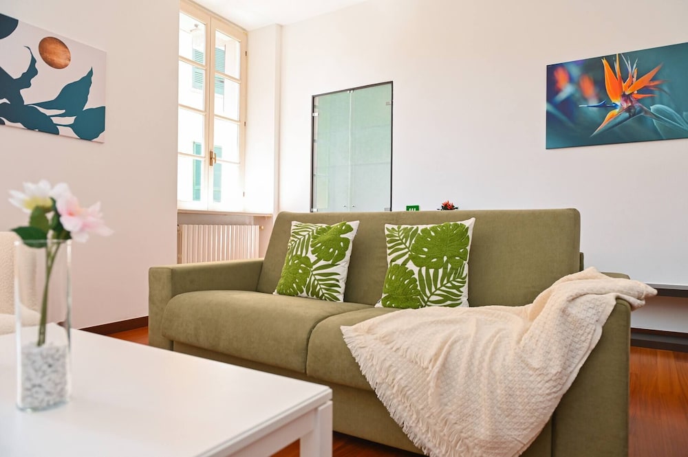 One & Only Lake View Apartment in Central Como, Photo 16