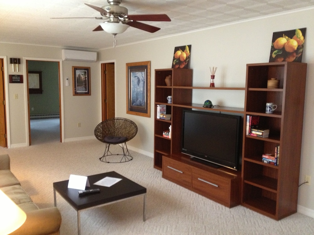 Townhome, 2 Bedrooms photo 1
