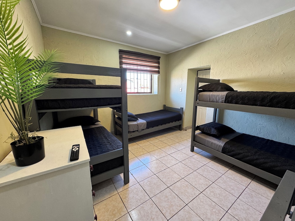 Deluxe Quadruple Room, Mixed Dorm, Accessible Bathtub, Ensuite photo 1