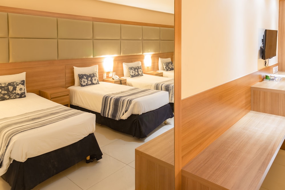 Standard Room, Multiple Beds - Photo 1