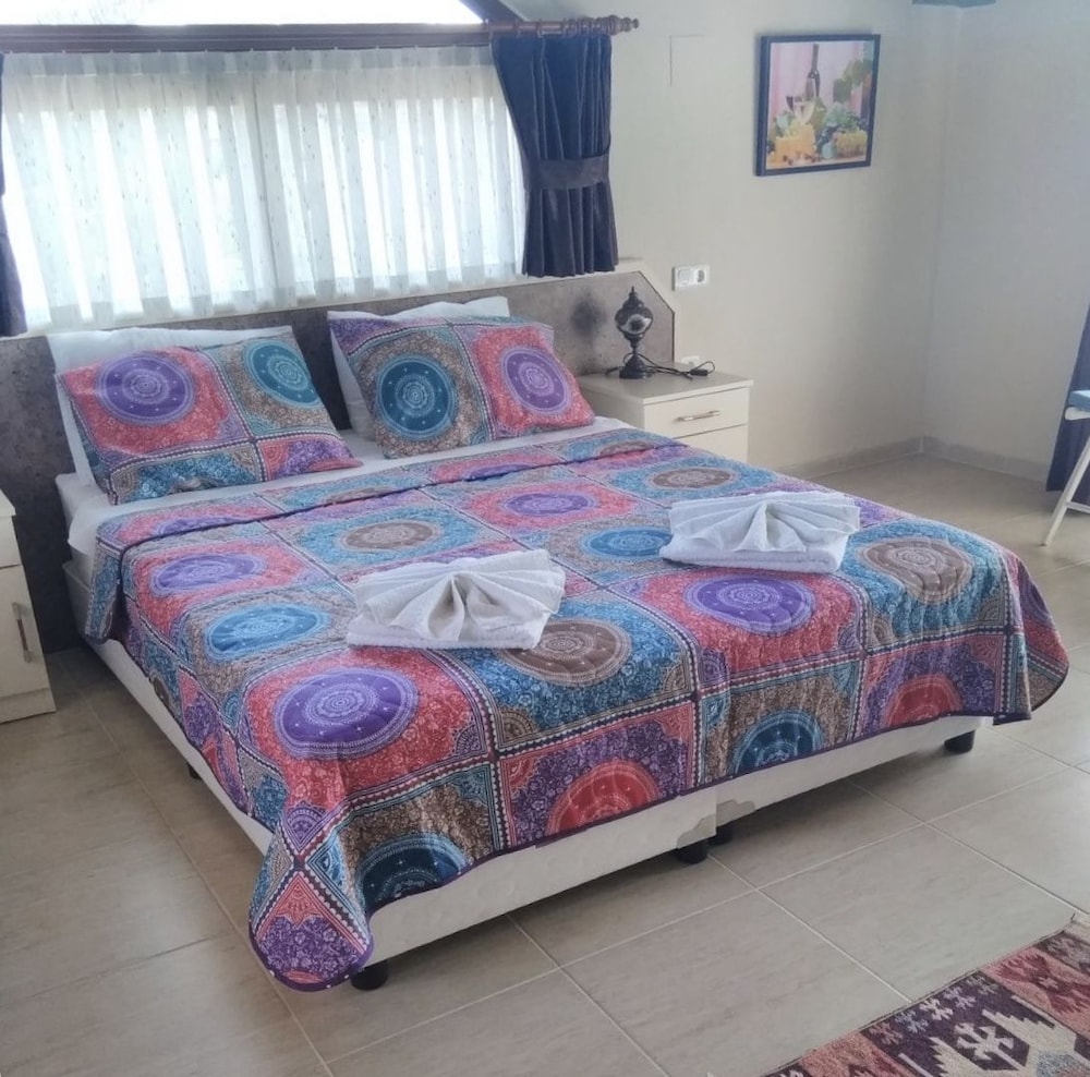 Honeymoon Room photo 1